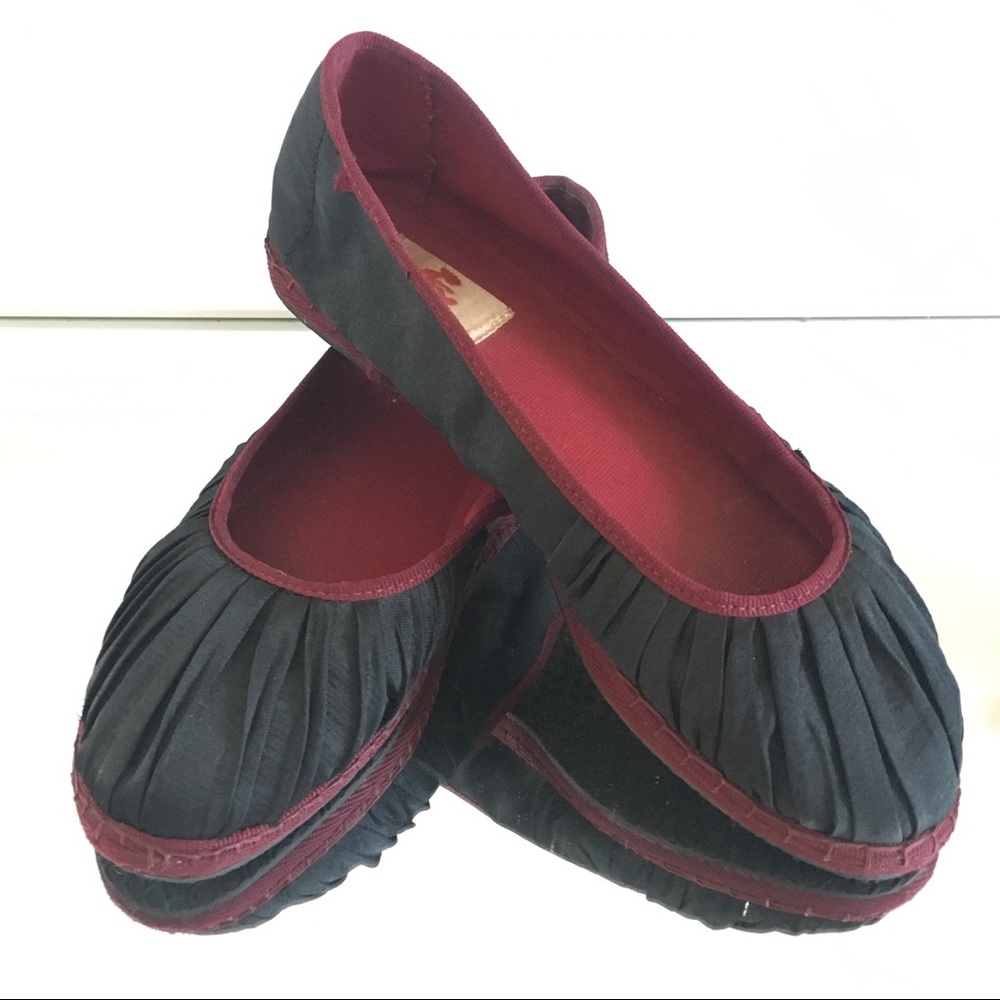 NOMAD Black Satin Magenta Trim Flats